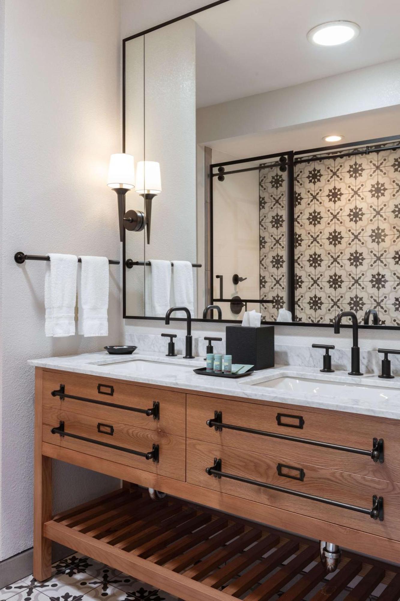 The Lodge At Healdsburg, Tapestry Collection By Hilton Exterior photo